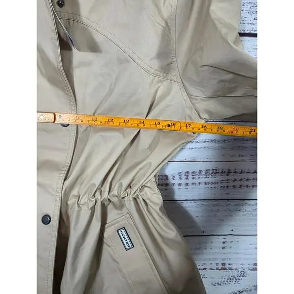 Hunter Women's Beige Hooded Utility Rain Jacket Cinched Wasit Mesh Lined Large - Picture 7 of 7